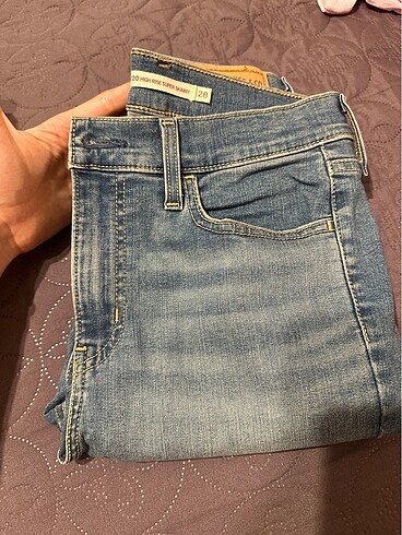 28 Beden mavi Renk Levis jean 28 beden
