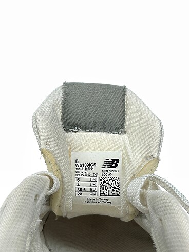 36,5 Beden çeşitli Renk New Balance Spor Ayakkabı %70 İndirimli.