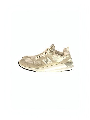 New Balance Spor Ayakkabı %70 İndirimli.