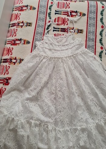 Beyaz Dantel İşlemeli Kız Elbisesi