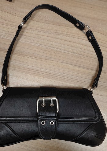 Stradivarius Siyah Deri Tokalı Baget Çanta
