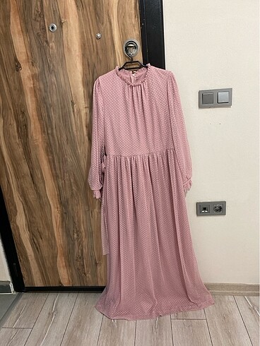 Pembe elbise