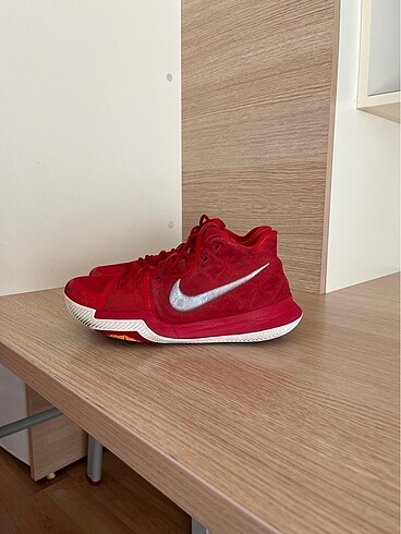 Nike Kyrie 3 ?Red Suede
