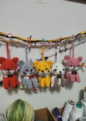 Renkli Örgü Kedi Anahtarlıkları - Görsel 5