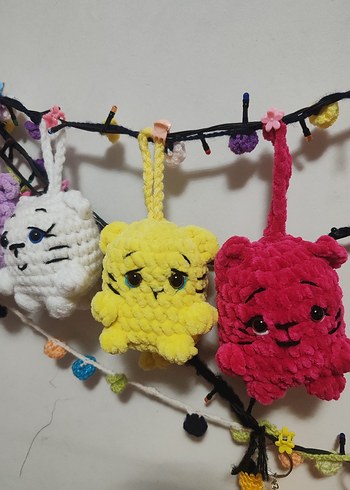 Renkli Örgü Kedi Anahtarlıkları - Görsel 16