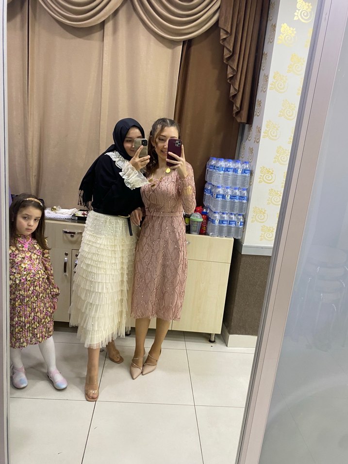 Uzun Siyah Fırfırlı Bohem Bluz ve ekru inci etek - Görsel 5