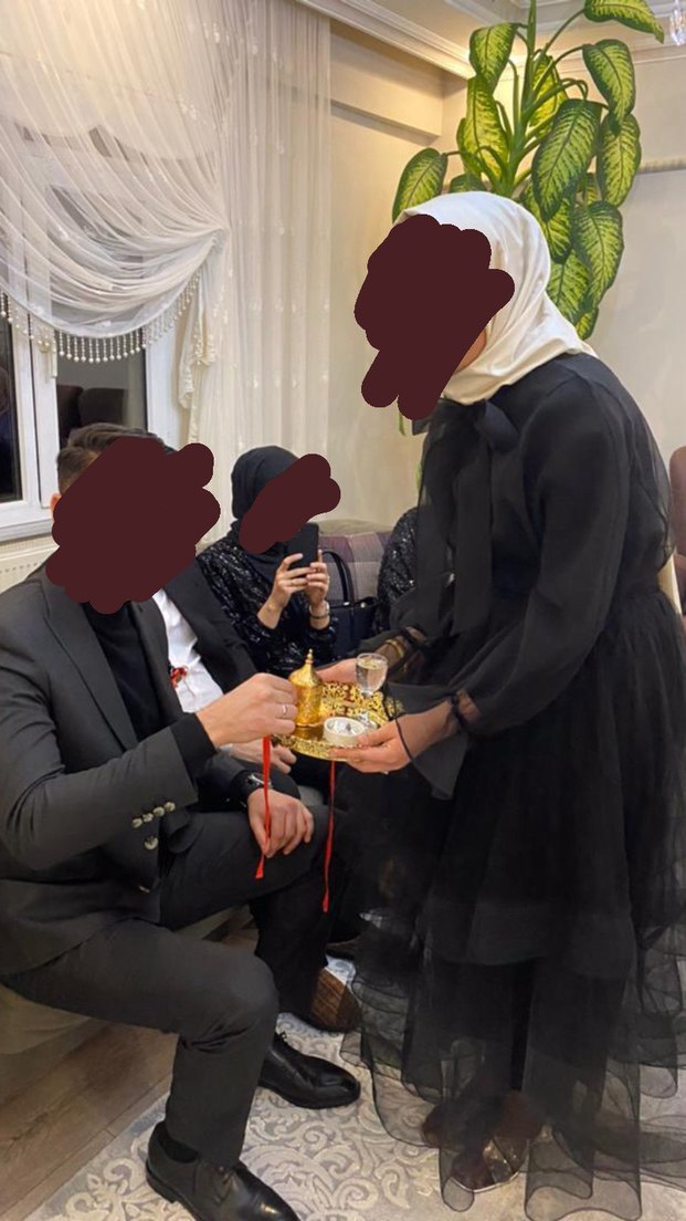 Etnik Desenli Siyah Midi Halter Boyunlu Nişan Elbisesi - Görsel 2