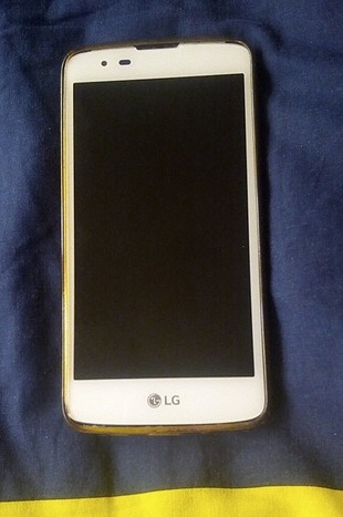 LG k8 telefon
