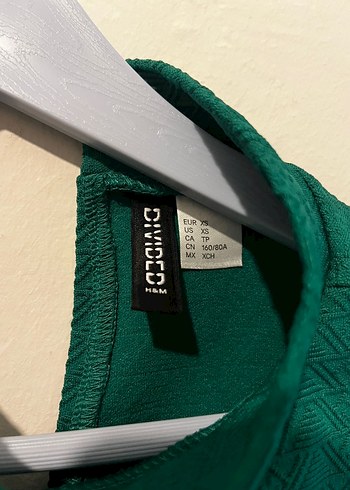 Yüksek Yakalı Yeşil Crop Top - Görsel 3