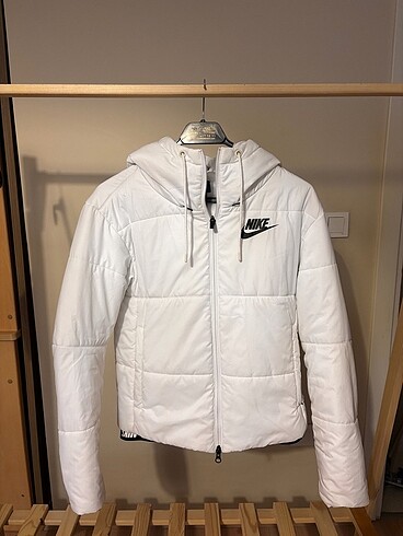 Nike beyaz mont