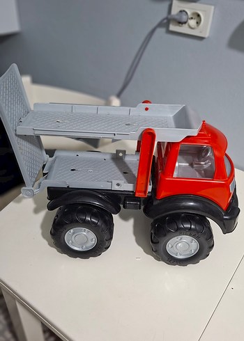 Kırmızı Oyuncak Kamyon - Görsel 2