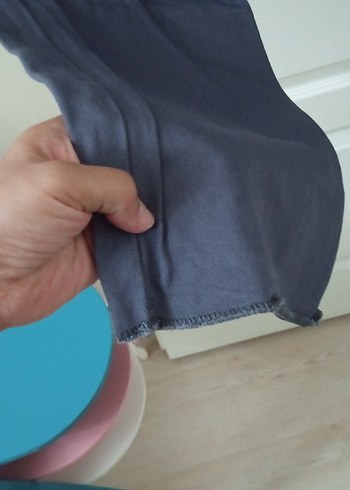 46 Beden Gri Denim li Erkek Pantolon etiketinde 58 numara yaziyo