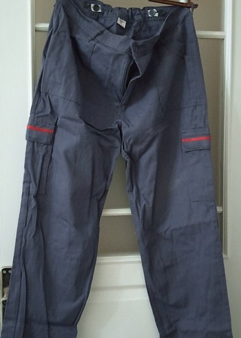 Gri Denim li Erkek Pantolon etiketinde 58 numara yaziyo