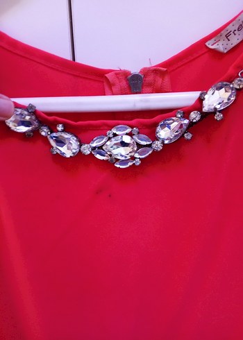 Düğmeli, V Yakalı Kırmızı - Görsel 3