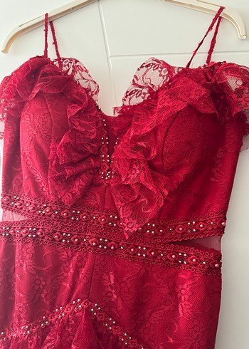 Kırmızı Uzun Straplez Fırfırlı Elbise - Görsel 5