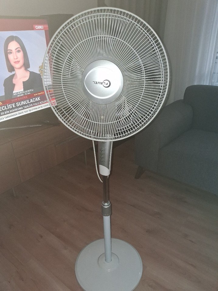 Gri Beyaz Ayaklı Vantilatör - Görsel 2