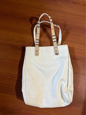 Beden ten rengi Renk Burberry Frane kol çantası