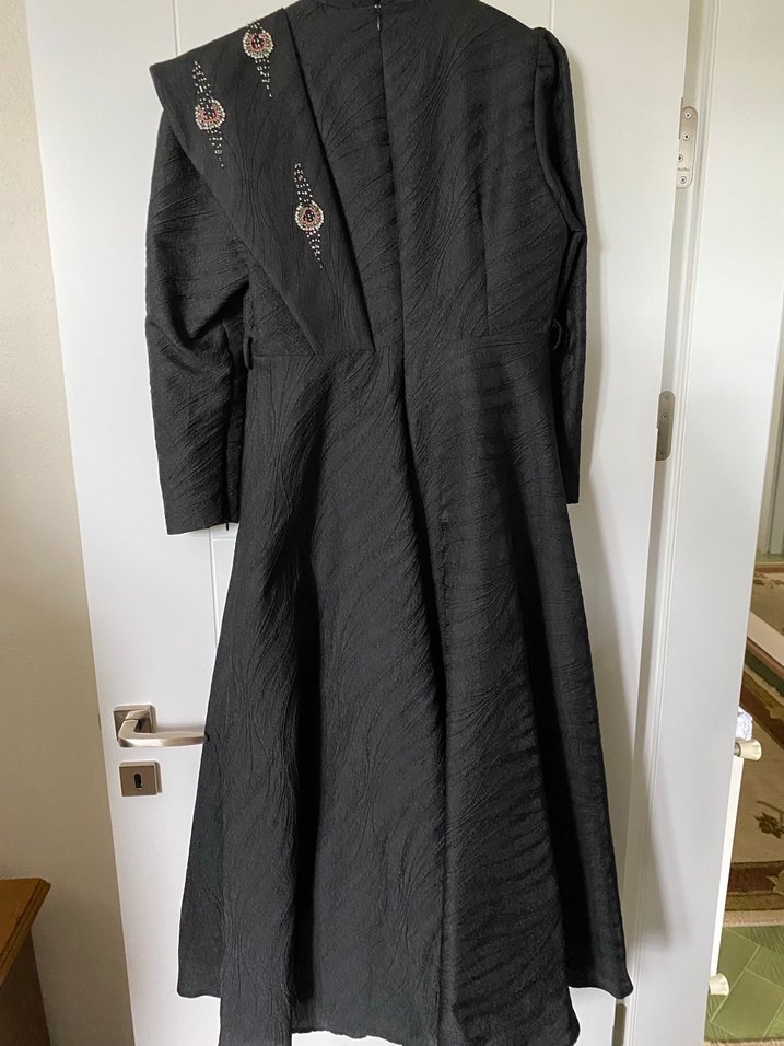 Düz Kesim Siyah Düğün Nişan Elbisesi Nakışlı - Görsel 3