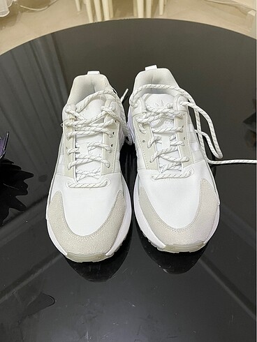 36 Beden beyaz Renk Adidas sıfır 36 orjinal