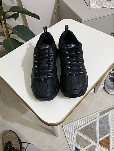 39 Beden siyah Renk Skechers orjinal 39