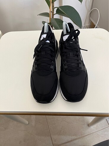 38,5 Beden siyah Renk Puma orjinal 38.5