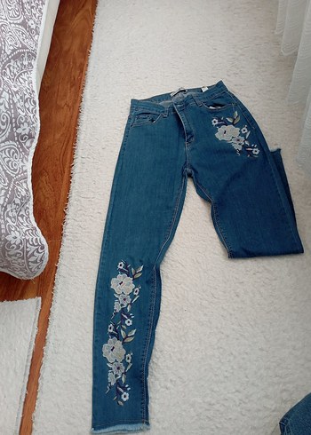 Diğer Nakış Detaylı Mavi Midi Kot Pantolon