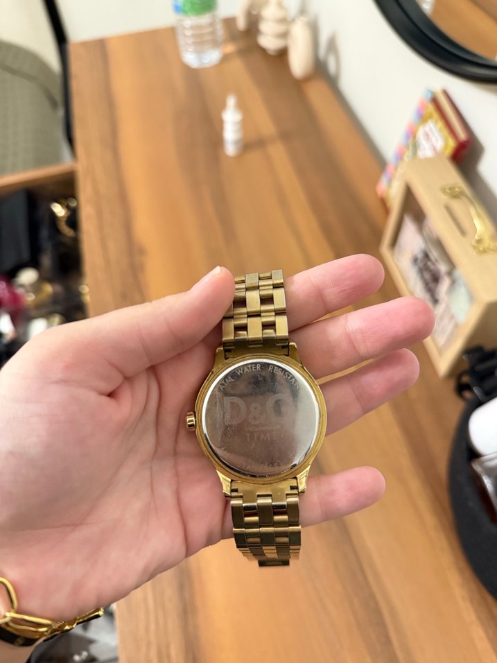 D&G Taşlı Altın Renkli Kadın Saat - Görsel 3