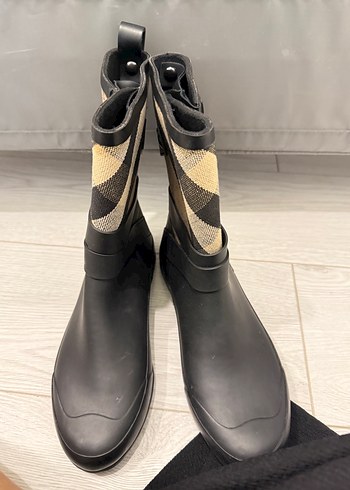 Burberry yagmur cizmesi - Görsel 2