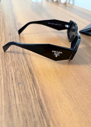 Prada gunes gozlugu - Görsel 2
