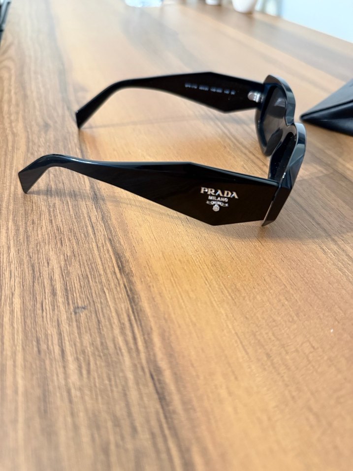 Prada gunes gozlugu - Görsel 2