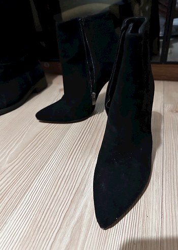 Siyah Süet Stiletto Topuklu Kadın Bot - Görsel 2