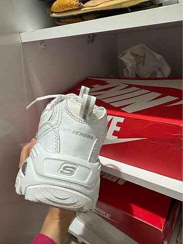 38 Beden Skechers spor ayakkabı