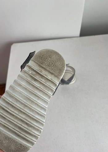 Nakışlı Gri Kız Kot Sandalet - Görsel 3