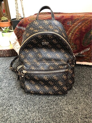 Guess küçük boy sırt çantası