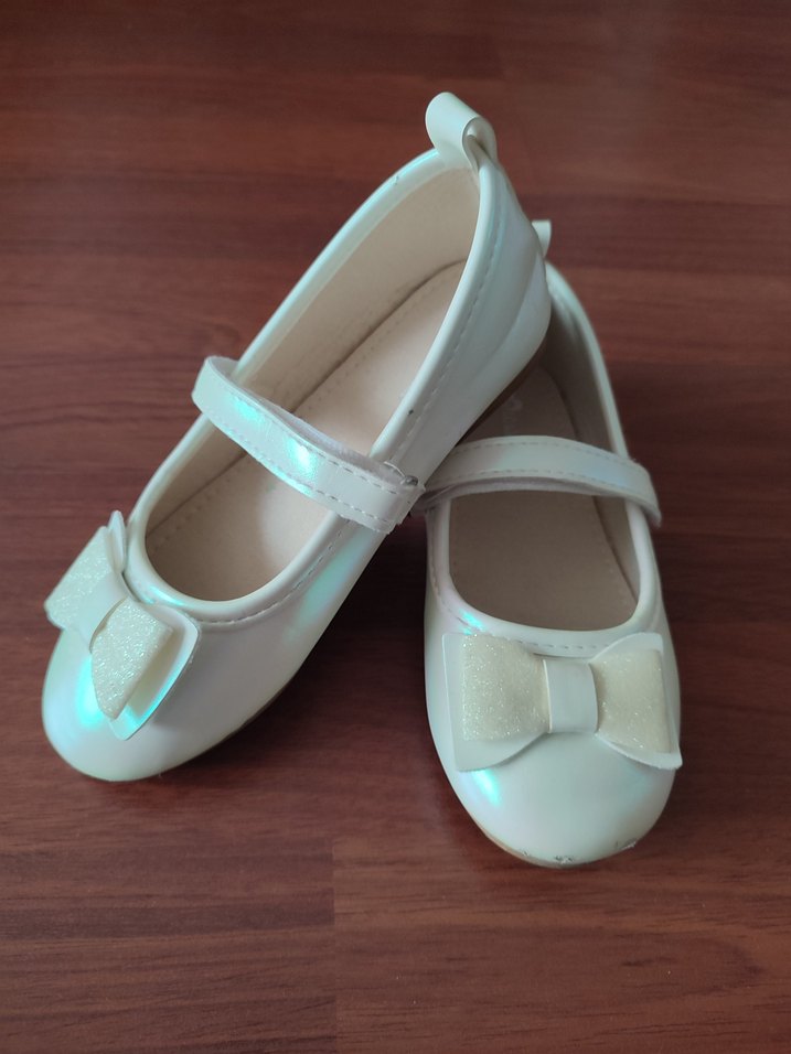 Kızlar için Beyaz Fiyonk Detaylı Babet - Görsel 2