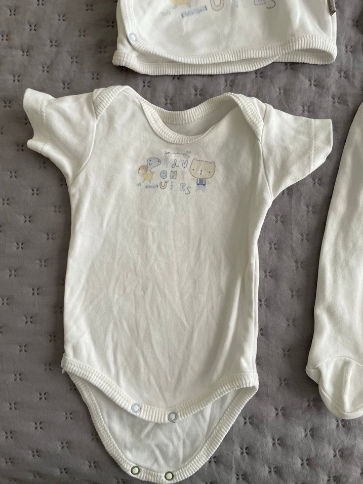 Bebek Beyaz Pamuklu Hastane Kıyafeti - Görsel 3