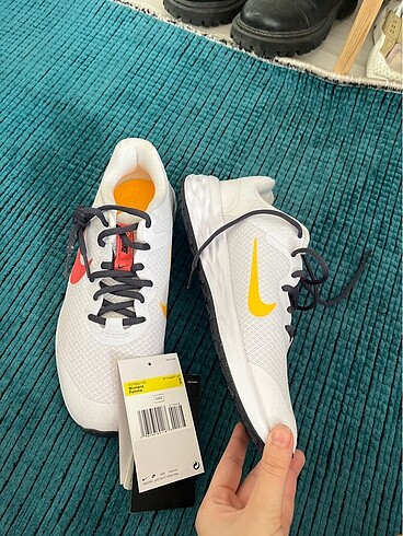38 Beden Nike orjinal spor ayakkabı