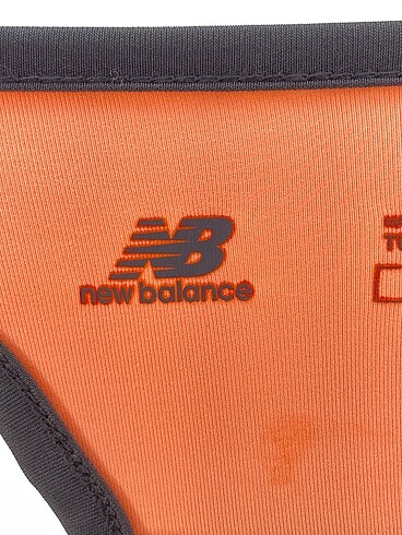 l Beden çeşitli Renk New Balance T-shirt %70 İndirimli.