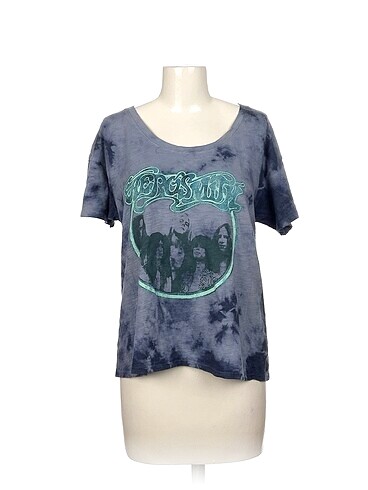 Diğer T-shirt %70 İndirimli.
