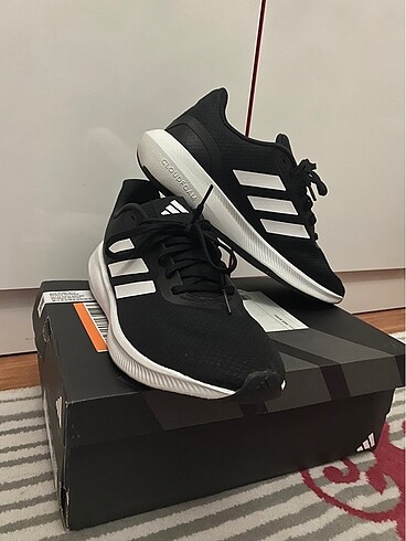 Adidas spor ayakkabı