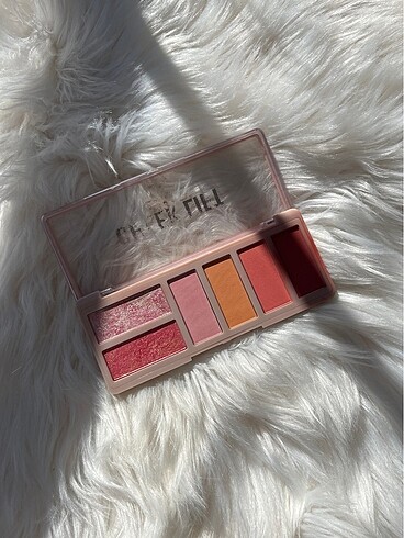 Revolution Revolution Cheek Lift Paleti