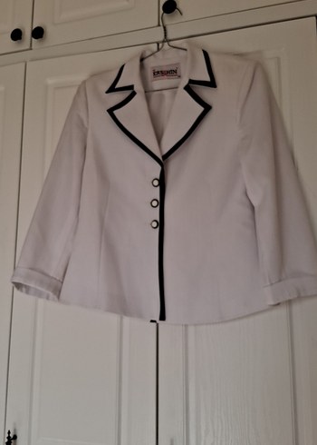 Düğmeli Beyaz Kadın Blazer Ceket