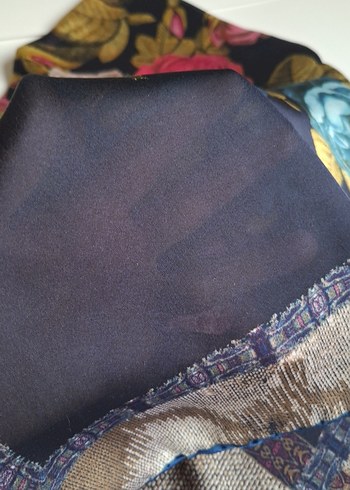 Çiçek Desenli Çok Renkli Kadın İpek Şal. POLOİST - Görsel 3