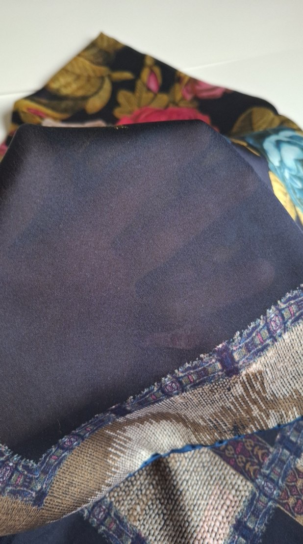 Çiçek Desenli Çok Renkli Kadın İpek Şal. POLOİST - Görsel 3