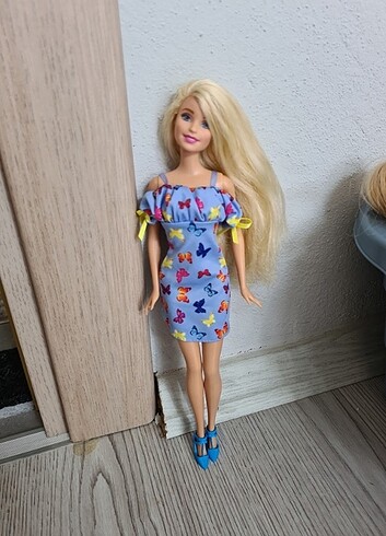 Barbie Uzun sacli barbie