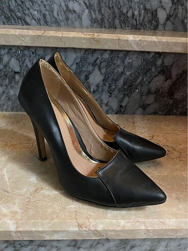 Siyah stiletto