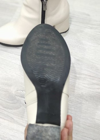 Beyaz Minimalist Stiletto Topuklu Kadın Bot - Görsel 3