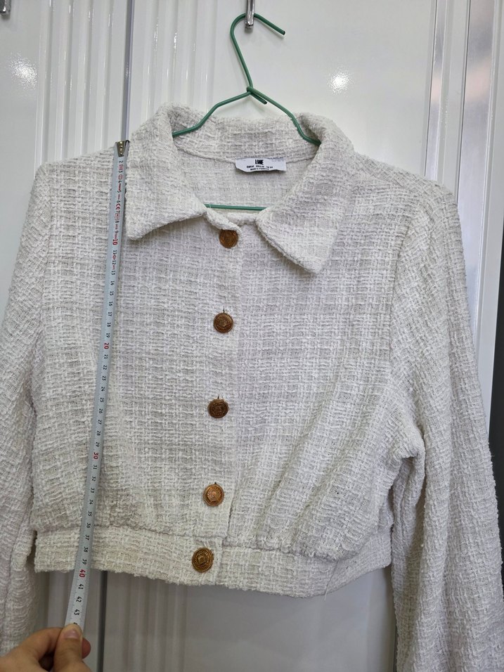 Düğmeli Beyaz Keten Kadın Midi Ceket - Görsel 3