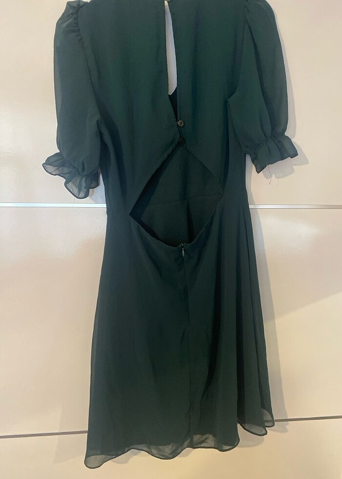 sırt dekolteli elbise - Görsel 4