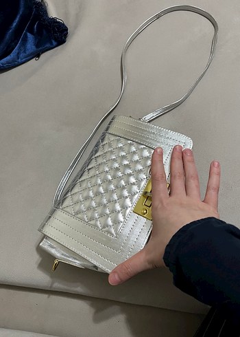 Diğer Gümüş Parlak Deri Tokalı Kadın Çanta